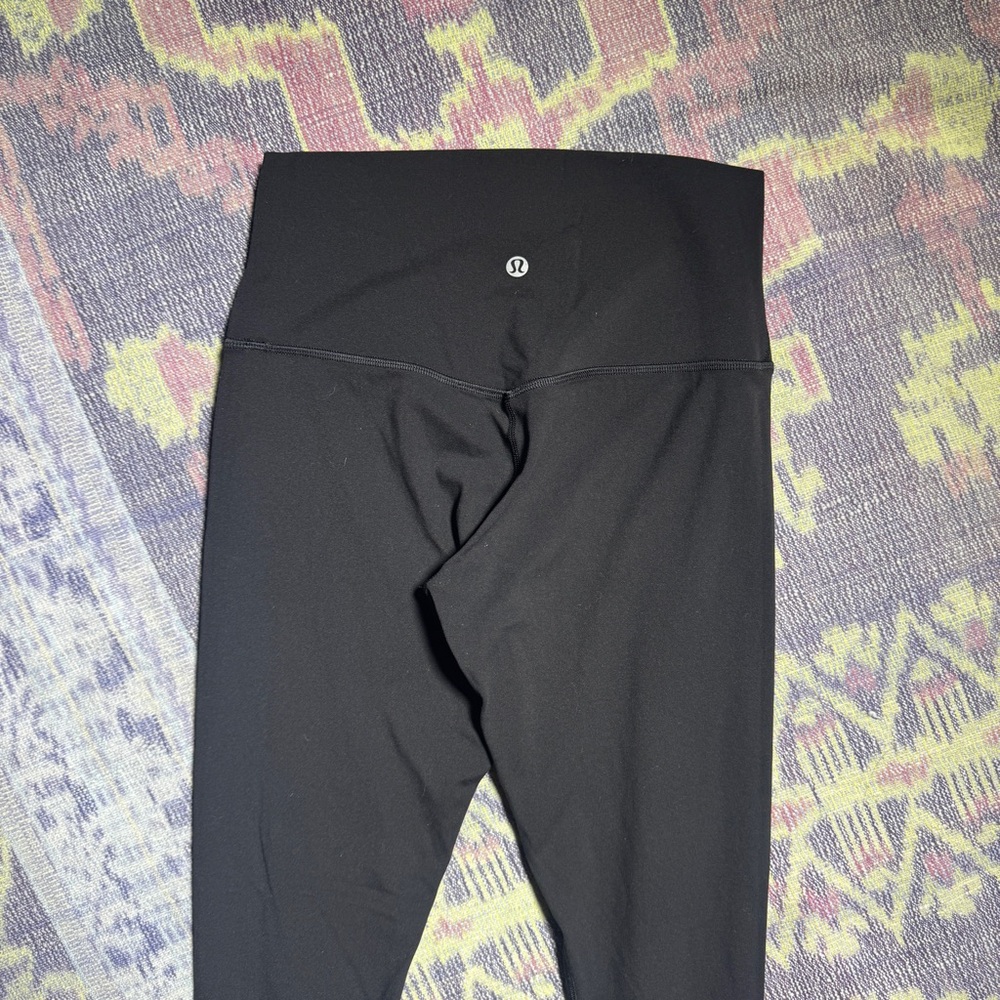 Like New! Lululemon Black Leggings Sz 6 - Picture 7 of 7